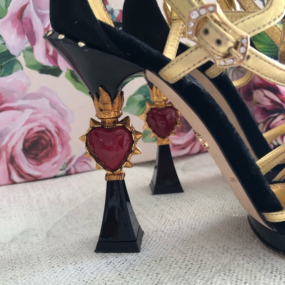 ❤️ECU:DOLCE & GABBANA AUTHENTIC “BETTE”sculpted ❤️ heels size 7 (37) like new
